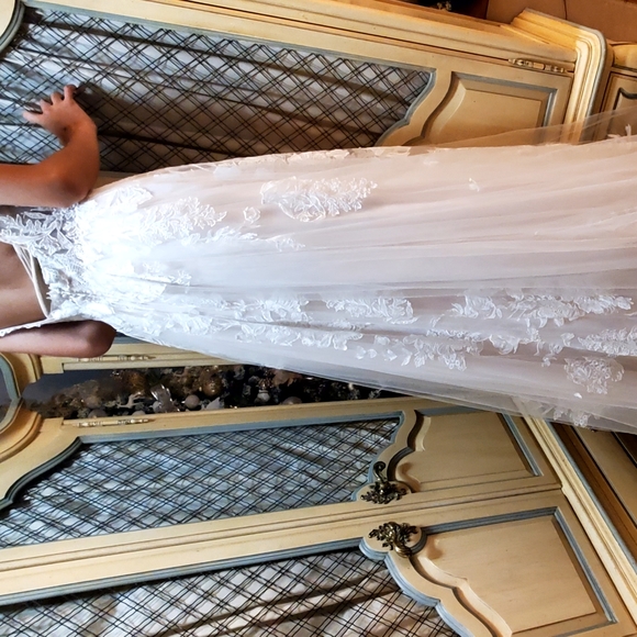 Lillian West wedding dress - Picture 6 of 13